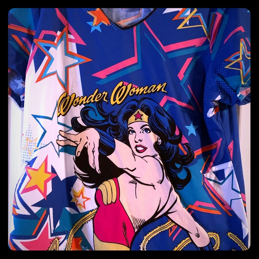 Women’s scrub top